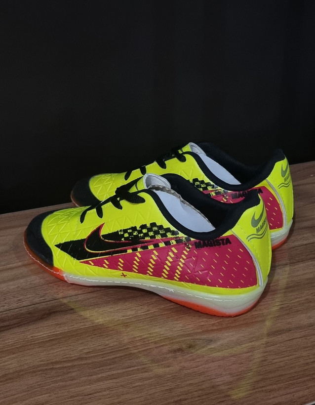 خرید کفش فوتسال دخترانه دوردوخت شده