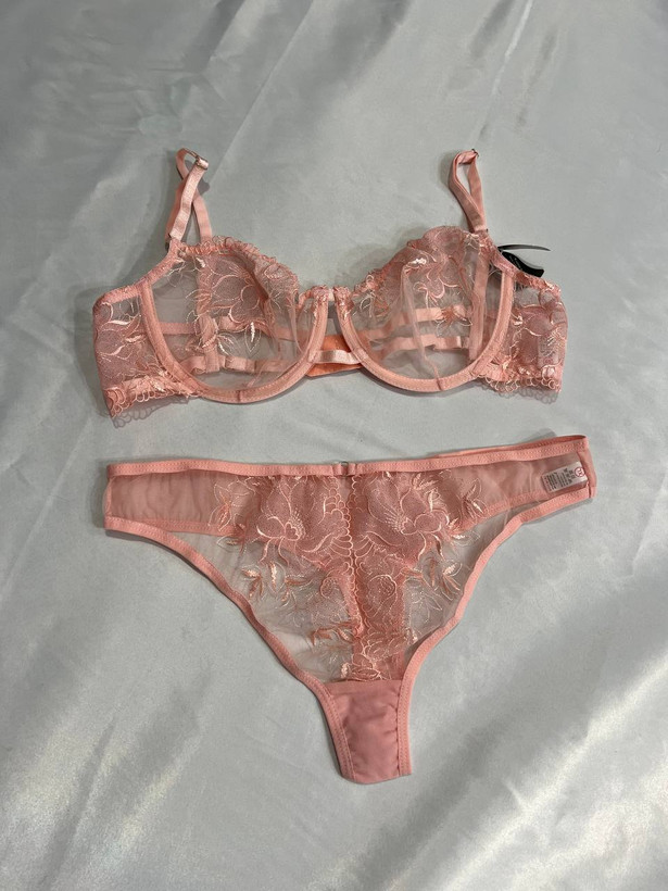 شورت و سوتین