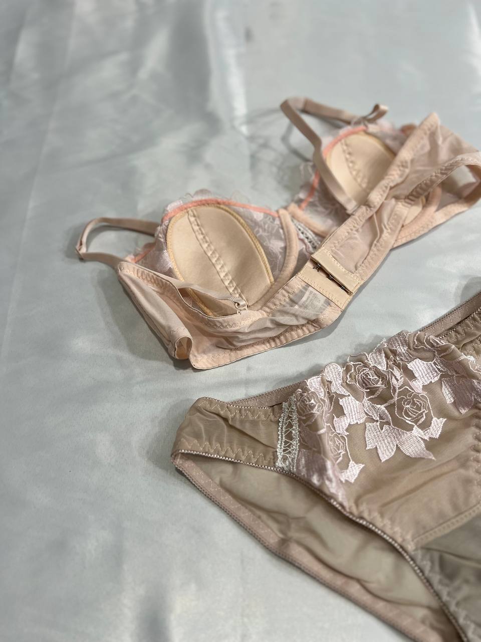 ست لباس زیر زنانه