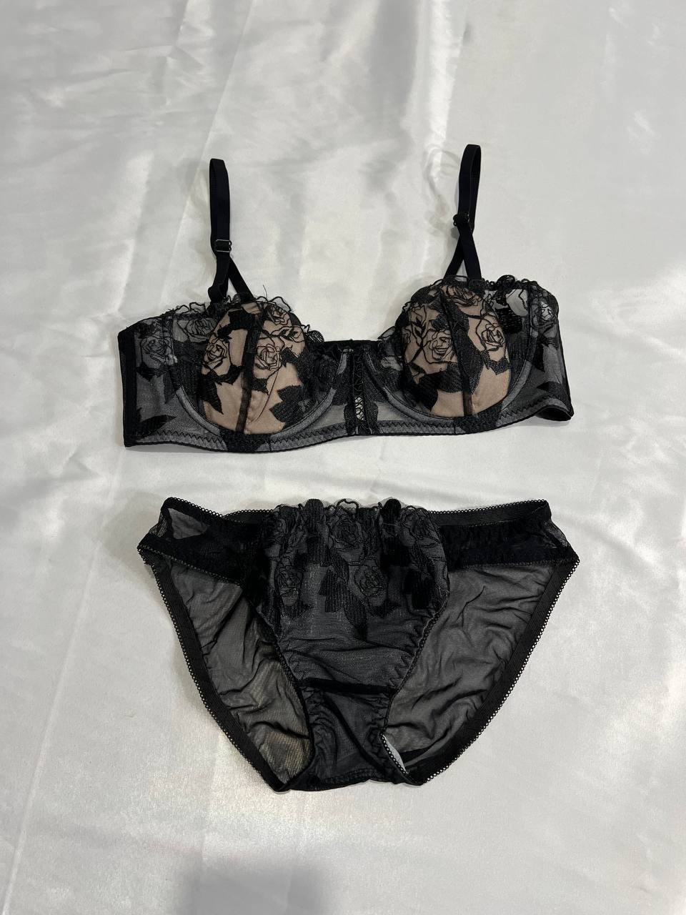 خرید شورت و سوتین زنانه