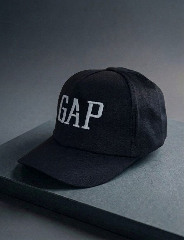 کلاه کپ کتان مدل GAP طرح گلدوزی بزرگ